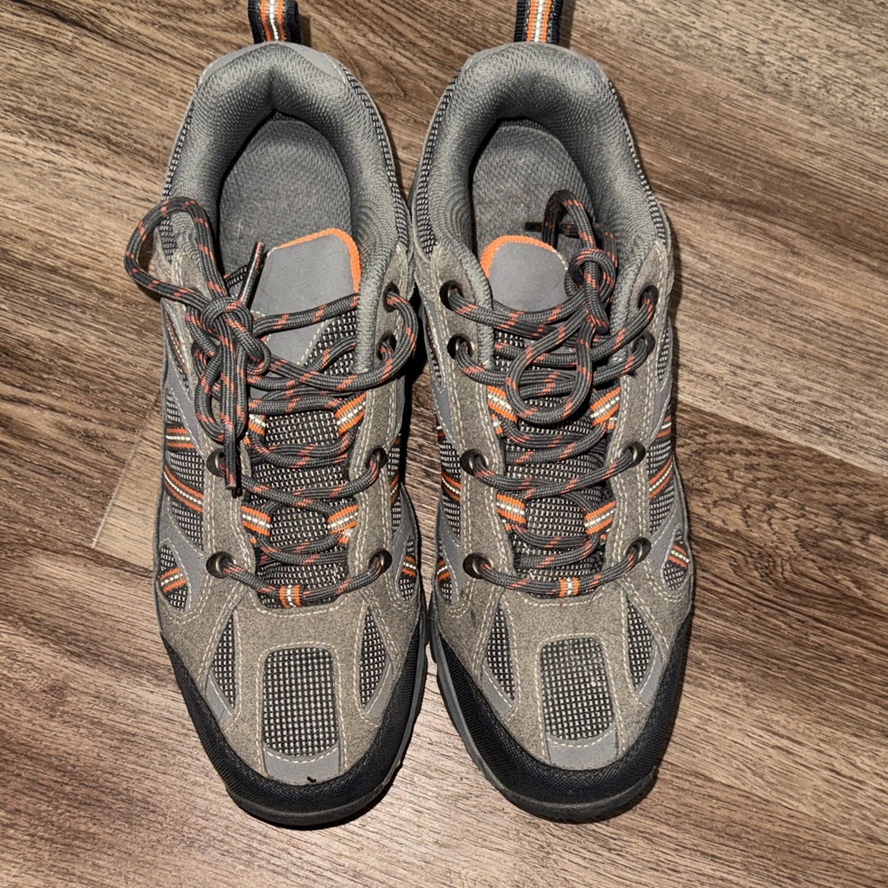 Khombu Men's Athletic Shoes in Gray and Orange